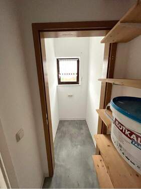 Abstellraum mit Fenster - 