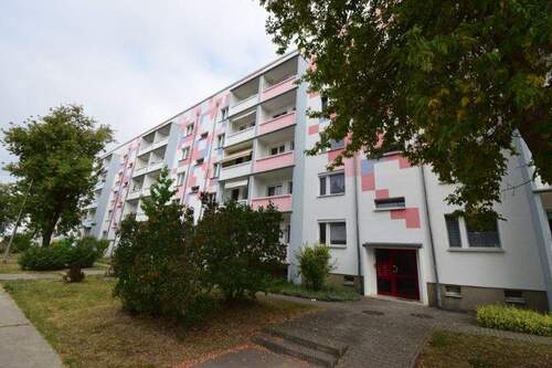 Bild 2 - 4 Zimmer Etagenwohnung zur Miete in Riesa