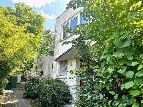 Vorderansicht - Gestalten statt suchen - Sanierungsobjekt mit Garten und zwei Terrassen