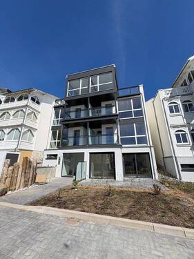 Hausansicht - Erstbezug moderne Ferienwohnung mit Meerblick