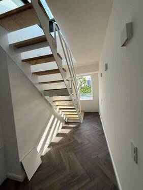 Flur - Zugang zur Dachterrasse - 
