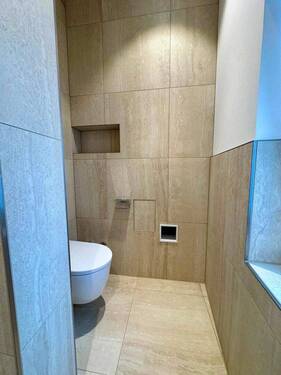 WC mit Fenster zum Lichthof - 