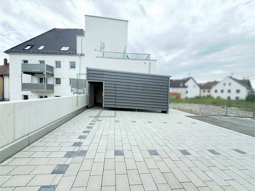 Parkplätze und Fahrradgarage - 