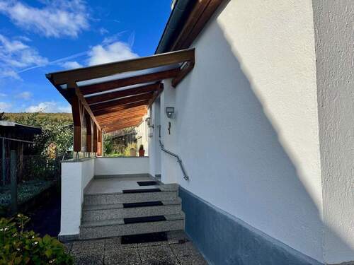 Ansicht Eingang - 8 Zimmer Einfamilienhaus zum Kaufen in Rosbach