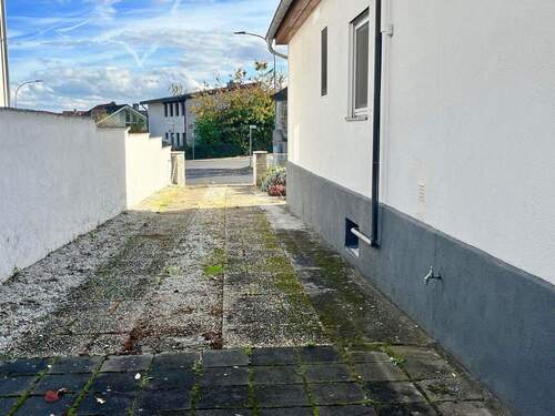 Ansicht Ausfahrt - Einfamilienhaus mit 175,00 m&sup2; in Rosbach zum Kaufen