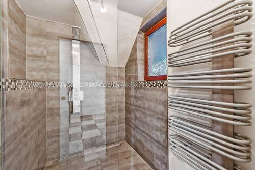 Badezimmer mit Dusche - 