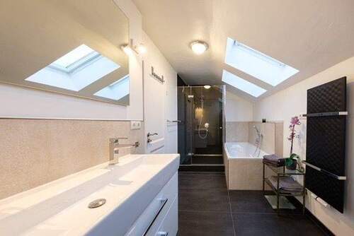 Badezimmer - 4 Zimmer Etagenwohnung zur Miete in Bad Wiessee