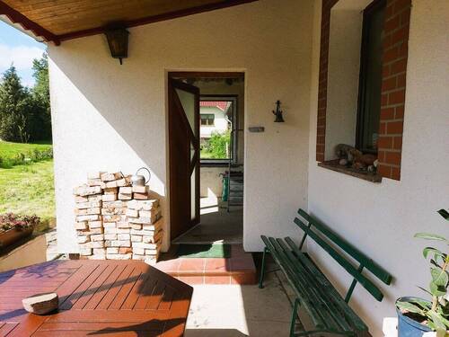 überdachter Eingangsbereich - 