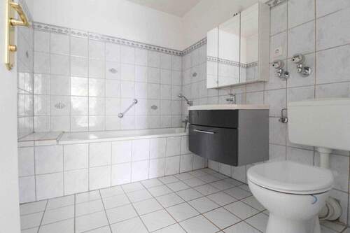 Badezimmer 1.OG links - 