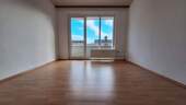 Wohnzimmer mit Balkon - 