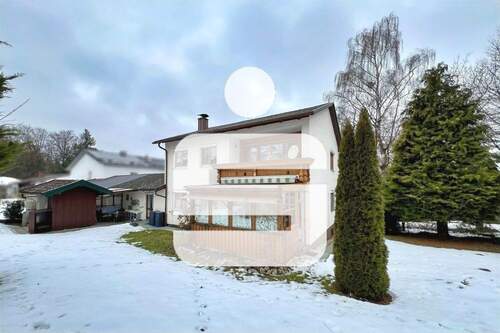 Außen - Zweifamilienhaus im Herzen von Reischach