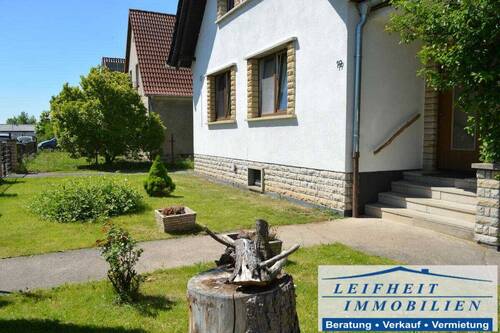 Vorgarten und Hauseingang - 
