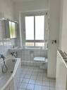 Tageslichtbad mit Wanne - 