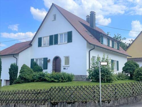 Ansicht - 6 Zimmer Mehrfamilienhaus, Wohnhaus zum Kaufen in Baden-Württemberg - Fellbach