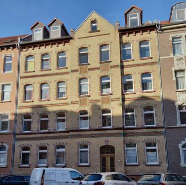 Straßenseite Mehrfamilienhaus - 6 Zimmer Etagenwohnung zum Kaufen in Erfurt