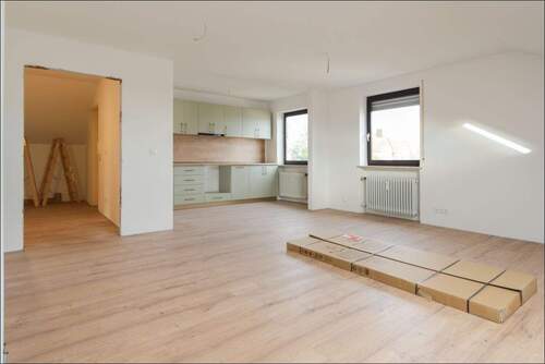 Wohnzimmer - 4 Zimmer Etagenwohnung in Adelzhausen