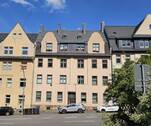 Hausansicht frontal - Erstbezug nach Modernisierung: Helle 2,5 ZKB mit Küche und Balkon am Tierpark in Aue