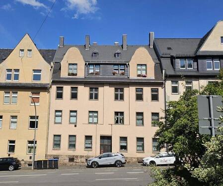 Hausansicht frontal - Erstbezug nach Modernisierung: Helle 2,5 ZKB mit Küche und Balkon am Tierpark in Aue