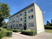 Außenansicht - Sonne auf dem Balkon: Attraktive 2-Raumwohnung in Glaubitz!