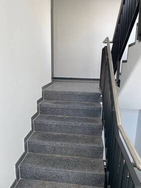 Treppenhaus mit italienischem Werkstein.jpg - Etagenwohnung mit 132,00 m² in Rellingen zum Kaufen