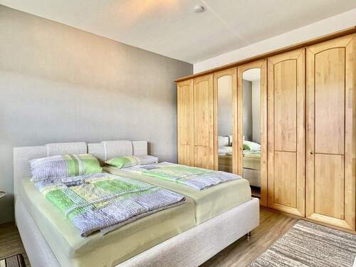 Schlafzimmer EG - Mehrfamilienhaus, Wohnhaus mit 215,00 m&sup2; in Auetal / Borstel zum Kaufen