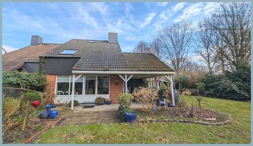 überdachte Südterrasse - 5 Zimmer Doppelhaushälfte in Reinbek