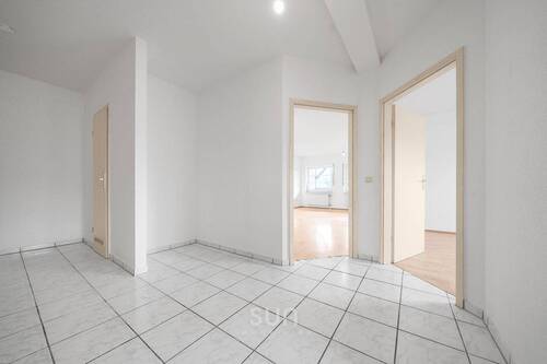 FLUR MIT PRAKTISCHER NISCHE - 