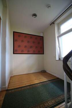 Hausflur mit Eingang zur Wohnung - 