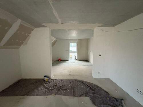 Zugang Küche - 3 Zimmer Etagenwohnung zum Kaufen in Schwaigern