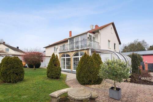 Rückansicht mit Garten - 