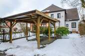 Ansicht Foot mit Carport - 4 Zimmer Doppelhaushälfte in Breitungen