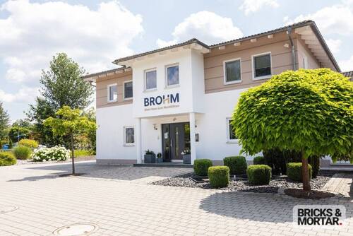 Hauptgebäude Eingangsansicht 3 - 1 Zimmer Mehrfamilienhaus, Wohnhaus zum Kaufen in Steinberg