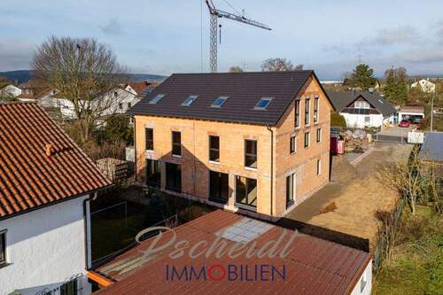 Bau mit bodentiefen Fenstern - 