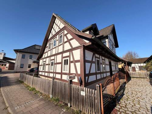 IMG_9887.JPG - Individuelles Einfamilienhaus mit Nebengebäude in Weitramsdorf