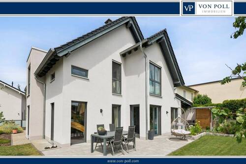 Titelbild - Wo Kinderlachen zuhause ist: Modernes Familienglück zum Soforteinzug!