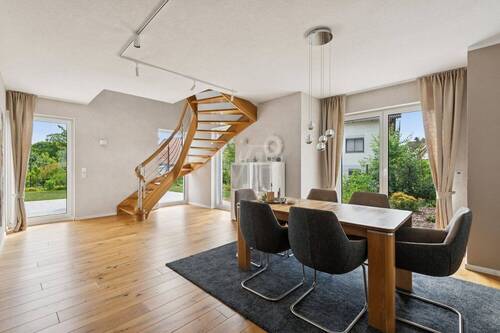 großzügiger Essbereich - 6 Zimmer Einfamilienhaus in Kettenheim