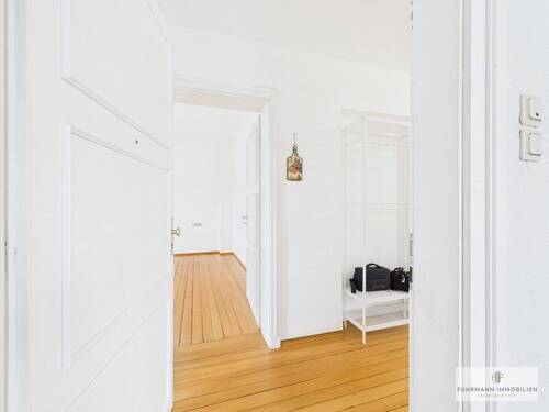 Zugang zur Whg. 2. OG - Mehrfamilienhaus, Wohnhaus mit 323,00 m² in Saarbrücken zum Kaufen