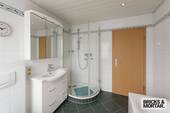 Bad mit Dusche - 