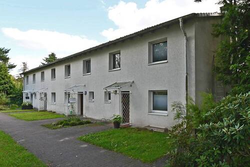 Front - Vermietetes Endreihenhaus mit ca. 500 m² Grundstück & Entwicklungspotenzial in Hamburg - Langenhorn