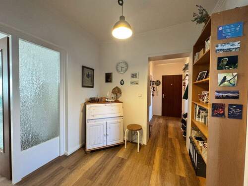 großzügiger Flurbereich - Etagenwohnung mit 65,00 m&sup2; in Pinneberg zur Miete