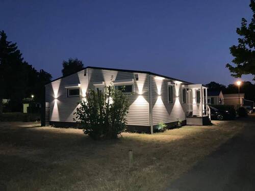 Haus mit Aussenbeleuchtung - 