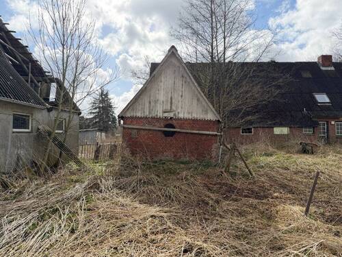 Altes Backsteingebäude auf Hof - 4 Zimmer Mehrfamilienhaus, Wohnhaus in Osten