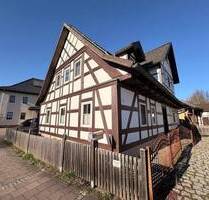 Individuelles Einfamilienhaus mit Nebengebäude in Weitramsdorf