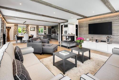 Wohnzimmer mit Kamin - 4 Zimmer Etagenwohnung in Rottach-Egern
