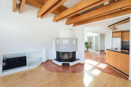 Bild 1 - Helle grosszügige DG-Wohnung in Weingarten mit sehr guten Energiewerten. Zentral mit Basilikablick.