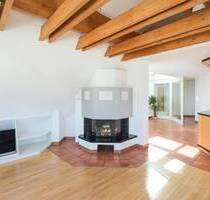 Helle grosszügige DG-Wohnung in Weingarten mit sehr guten Energiewerten. Zentral mit Basilikablick.