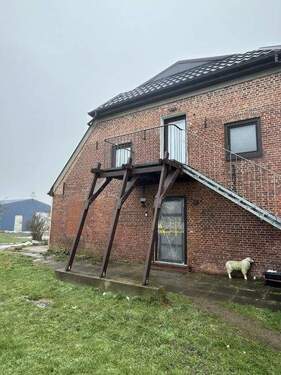 Giebelseite mit separatem Wohnungseingang - 