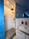Bad mit Dusche - 
