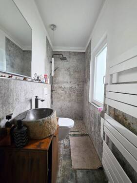 Tageslichtbad mit begehbarer dusche - 