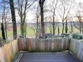 Aus dem Balkon blickt man auf den eigenen Gartenanteil - 